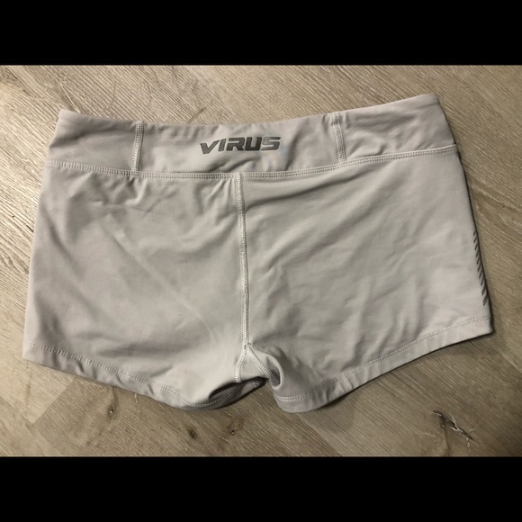 Virus Intl shorts - Picture 2 of 2
